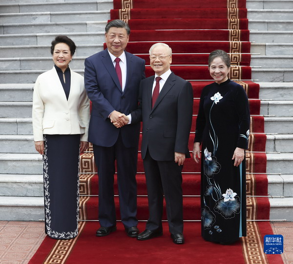 习近平同越共中央总书记阮富仲举行会谈4_缩小大小.jpg
