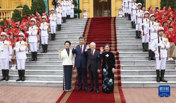 习近平同越共中央总书记阮富仲举行会谈5_缩小大小.jpg