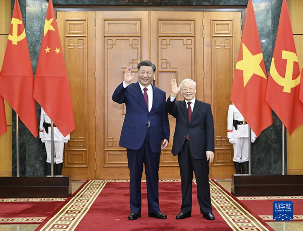 习近平同越共中央总书记阮富仲举行会谈7_缩小大小.jpg