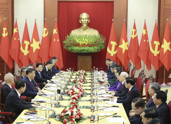 习近平同越共中央总书记阮富仲举行会谈8_缩小大小.jpg