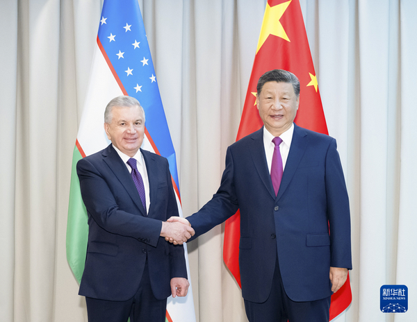 习近平会见乌兹别克斯坦总统米尔济约耶夫1_缩小大小.jpg