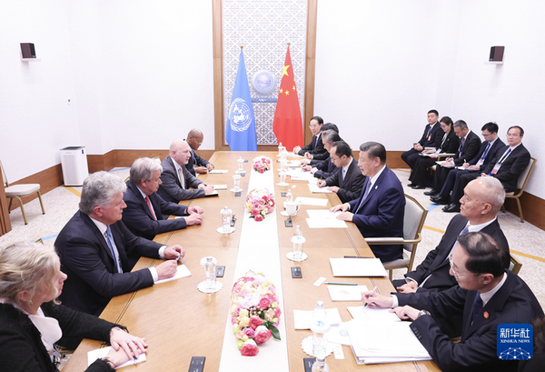 习近平会见联合国秘书长古特雷斯2_缩小大小.jpeg
